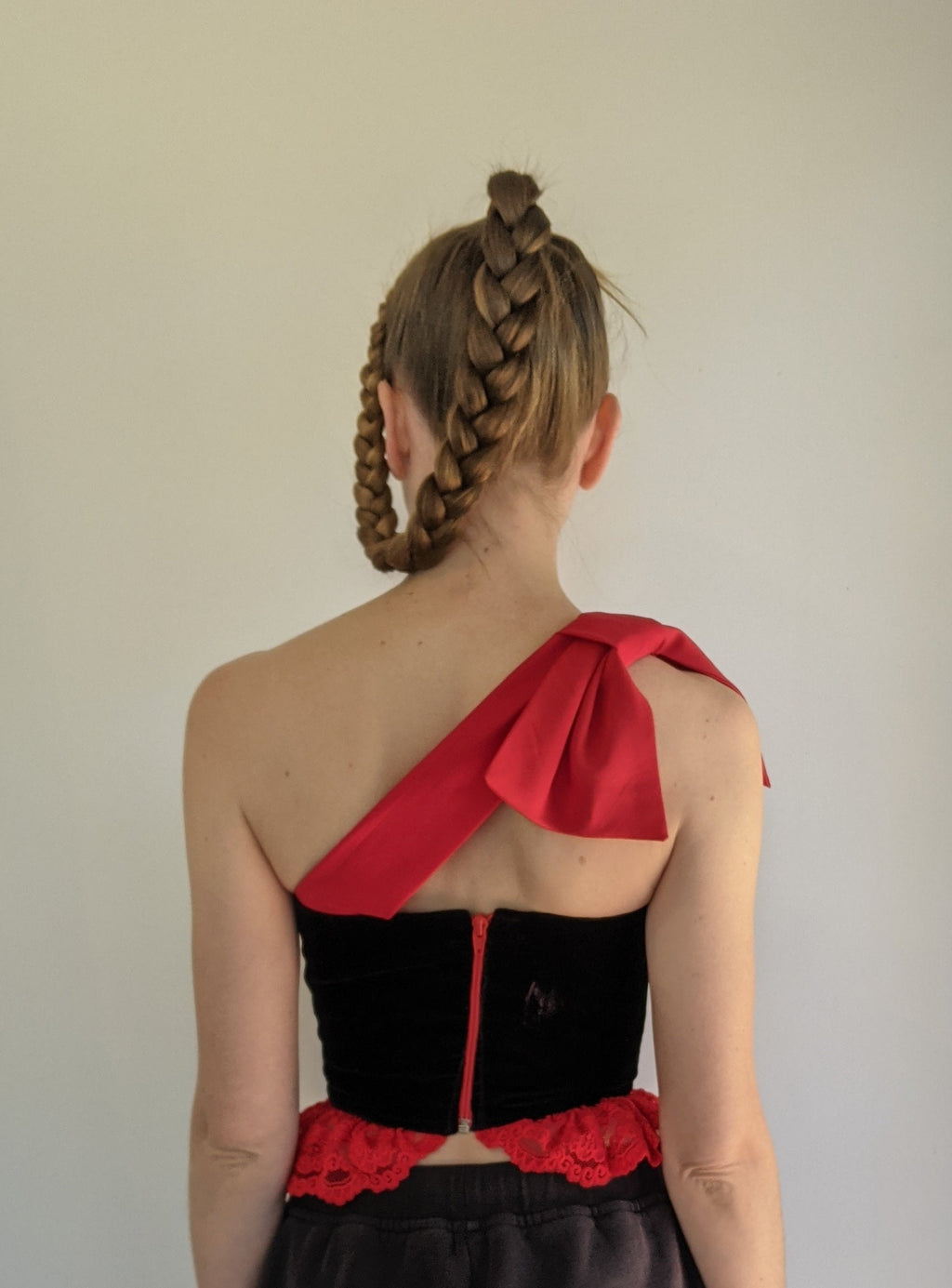 BOWED CORSET